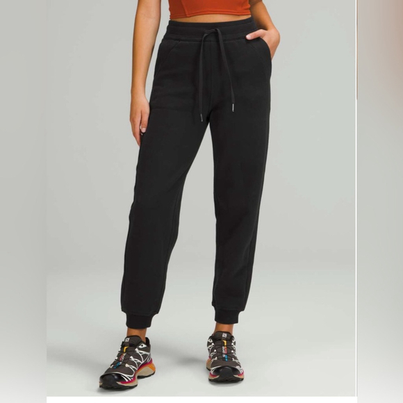 Lululemon Scuba Relaxed High-Rise Jogger
Black - Picture 3 of 9
